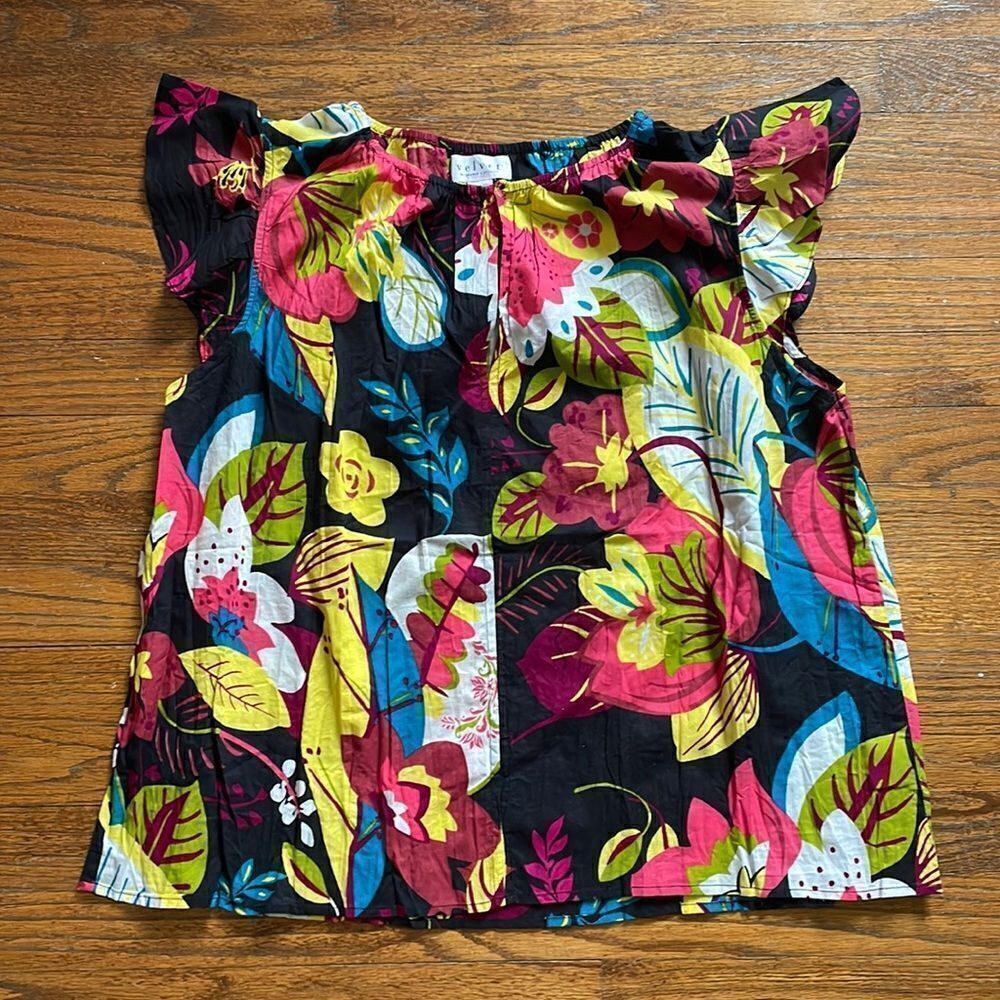 Velvet by Graham & Spencer Candace Ruffle Sleeve Printed Top NWOT